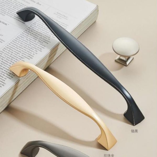 Recommended Zamak Cabinet Handle and Knob in Black and Gold - Popular Zinc Alloy Design